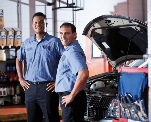 iStock 000021771326 XXXLarge auto shop two techs sm scaled